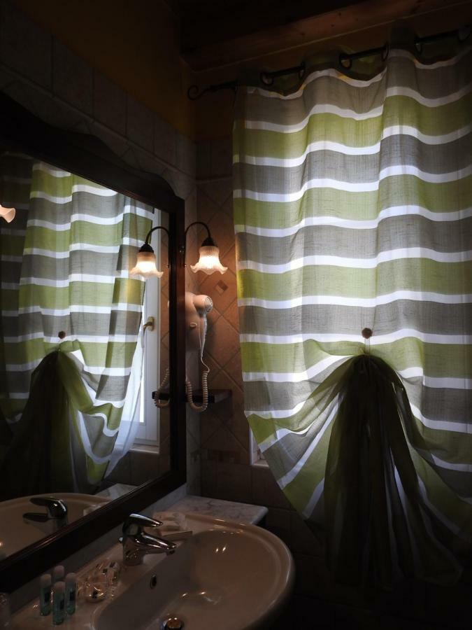 Appartamenti Tasel With Heated Pool Malcesine Buitenkant foto